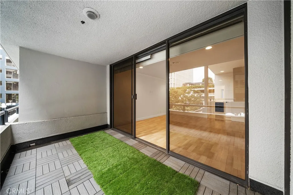 880 W 1st Street 309, Los Angeles, California 90012 home-pic-25